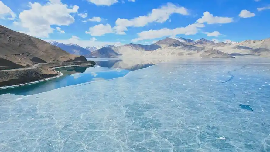 新疆白沙湖一半是冬一半是春 - 视频 - 中工网