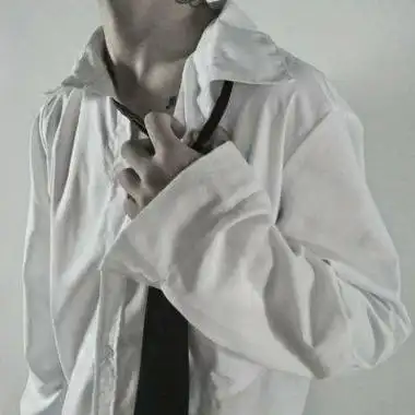 男生露锁骨黑衬衫头像 男生头像图片大全 -【爱个性】