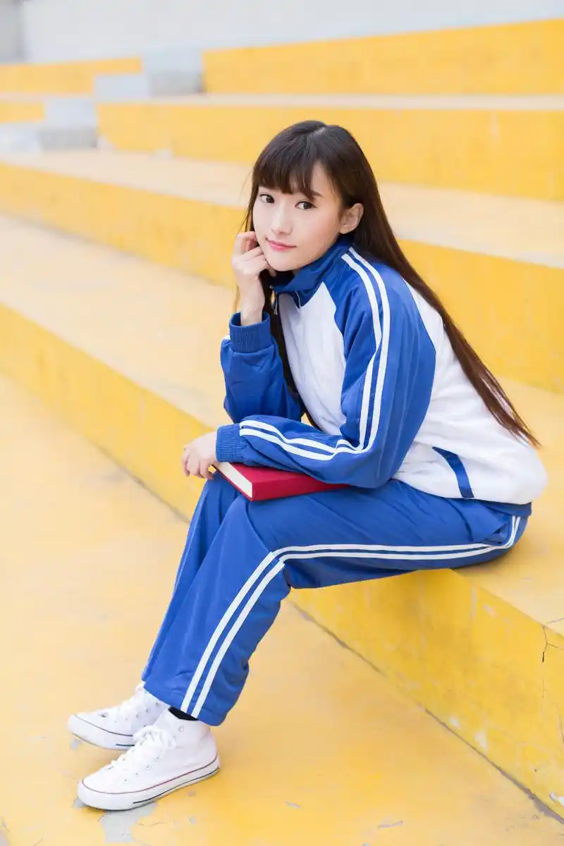 深圳女高中生火了,身穿校服青春活力,学生:这才是我们想要的  很多