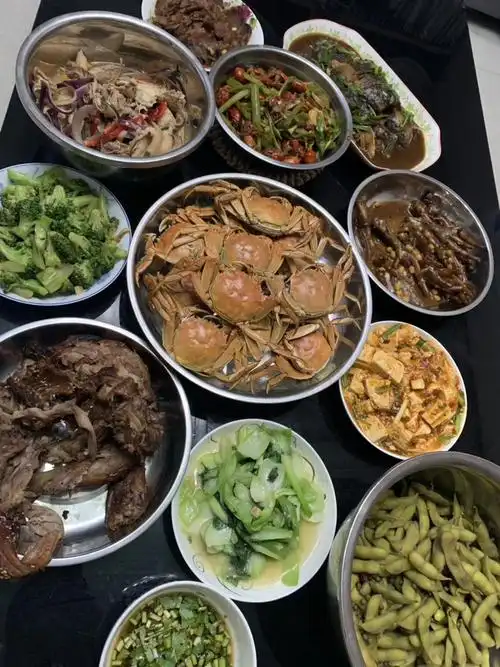朋友圈晒中秋晚饭,家家温馨有亮点,最后一张莫名有点想笑_手机搜狐网