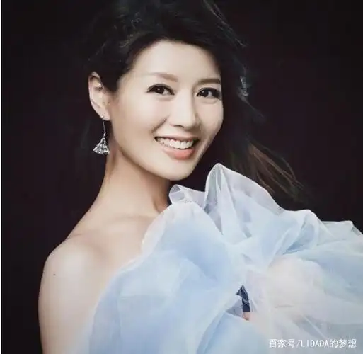 程愫:21岁出道,25岁嫁傅程鹏相爱20年生一子,41岁离婚活出自我