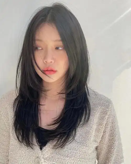 长发女生一定要剪显脸小发型