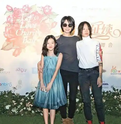 上帝吻了大女儿的脸,却没给小女儿留扇窗_窦靖童_身材_李嫣