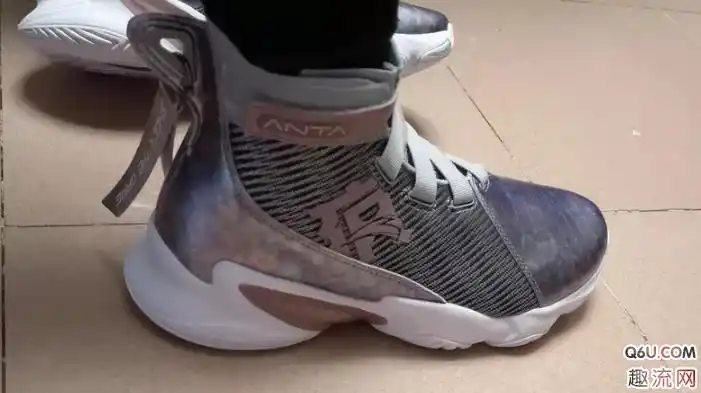 安踏要疯系列玩家1代粉墨配色开箱测评 安踏玩家1代篮球鞋上脚图赏析