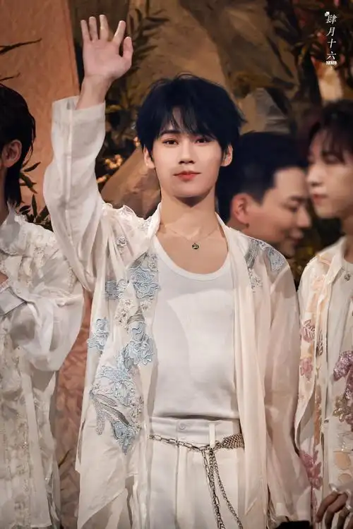 所谓我会发生图的疯@时代少年团-张真源#时代少年团再获亚洲人气组合