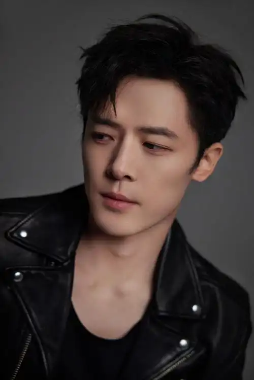 90今日份营业的付辛博又酷又可爱的,黑色皮衣一整个帅气拉满,回复