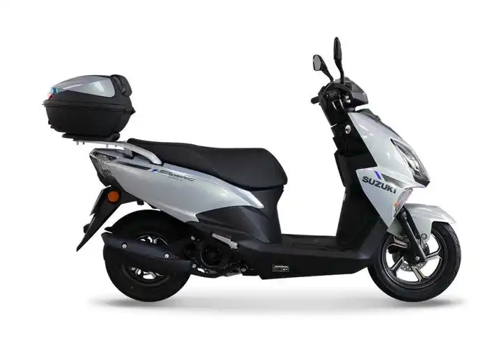 济南轻骑铃木uy125踏板摩托车车展实拍@转转车市