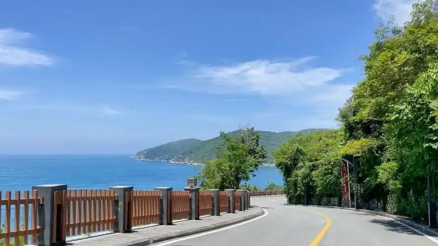 (三亚最美沿海公路—亚龙湾的太阳湾路.