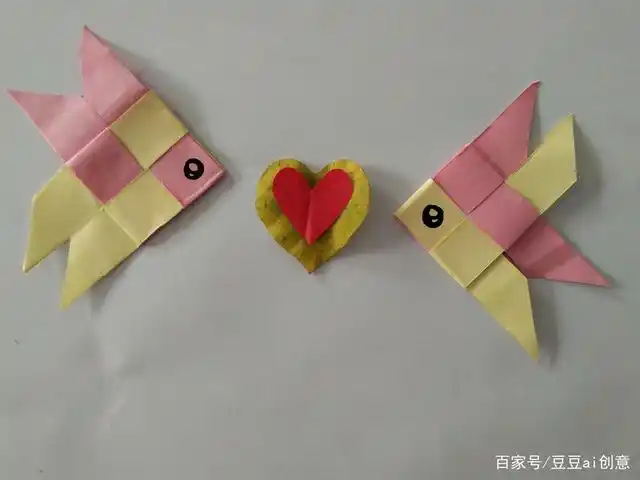 彩色纸编织小鱼,是不是很好玩