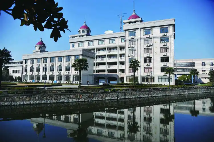 金沙中学成功晋升省四星级高中