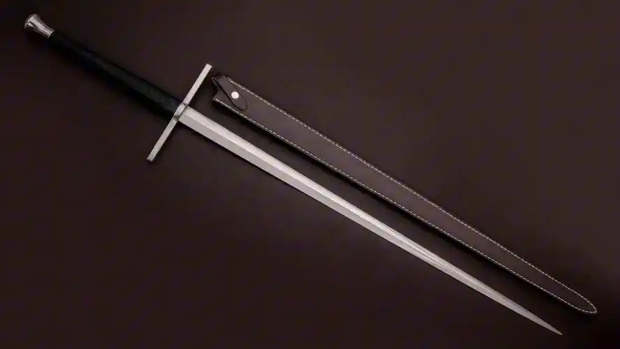 来换个口味,近一米长的欧式双手大剑唱起了冰与火之歌