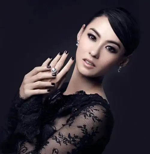 张柏芝代言瑞士品牌juvet有喴手表拍摄"黑白"广告大片张柏芝代言瑞士