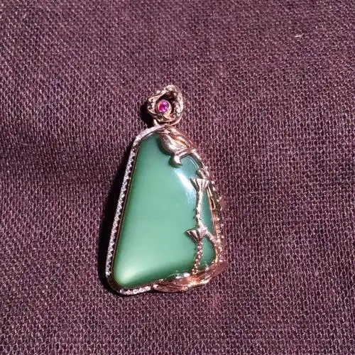 精品和田玉碧玉猫眼吊坠18k金镶嵌猫