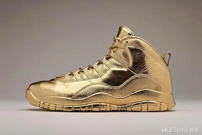 solid gold ovo x air jordans这双鞋子是与珠宝商eddie le vian合作