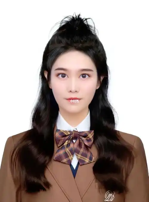 美丽的证件照 蓝底 白底 提前打印出来用于各种证件00都说头发乱糟