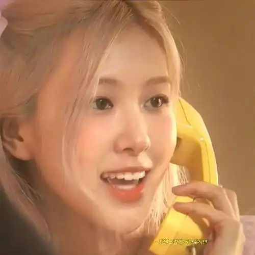 rose朴彩英 | 金发头像