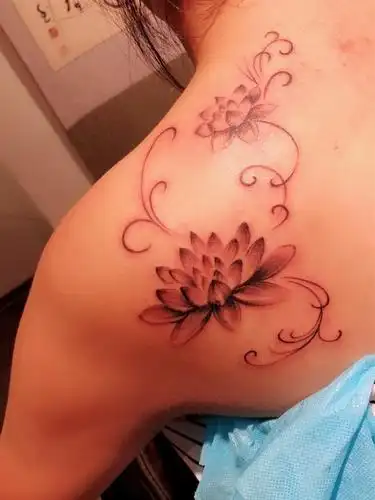 莲花_纹身图案手稿图片_七月的纹身作品集