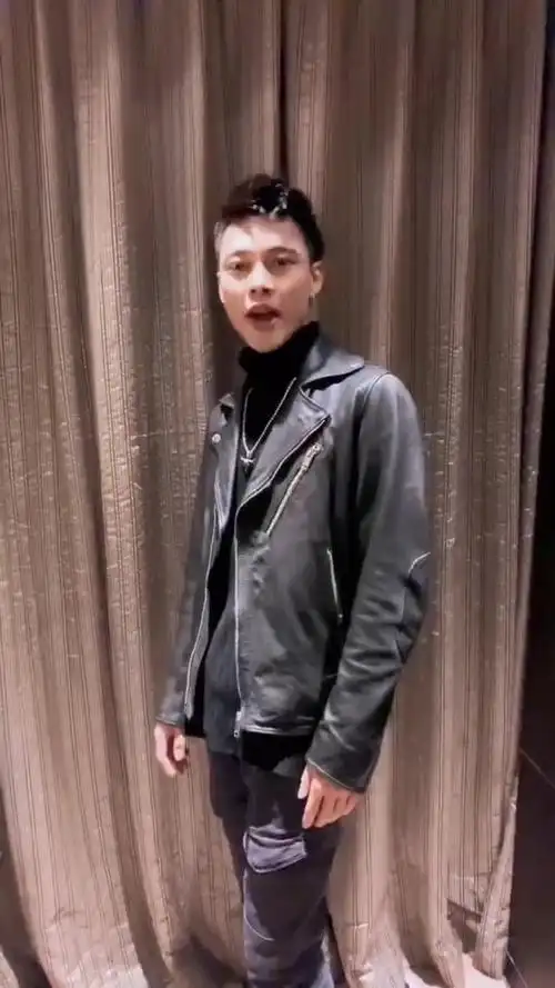 女助理问广东雨神,为什么要叫广东雨神这个名字,雨神这么回答