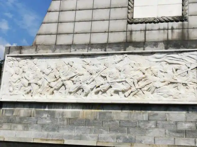 苏区革命根据地斗争中牺牲的烈士修建了黄麻起义和鄂豫皖苏区陵园