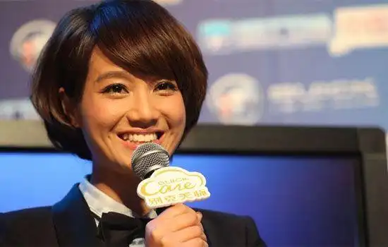 朱丹机场照疑怀孕素颜遭非议曾经红极一时如今只会招黑