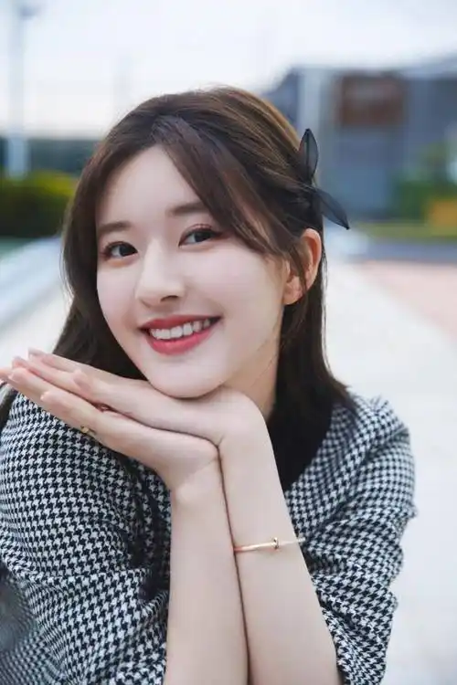 鬼马少女赵露思,是如何从小网红逆袭成流量明星的呢?_汪涵_性格_搭档