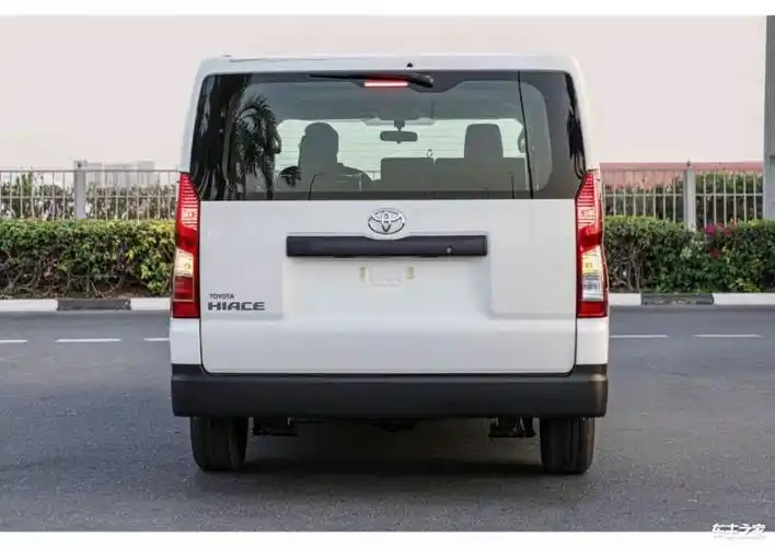 新款丰田海狮外形上依然保持了车型方正的大外壳,15寸轮毂造型和实用