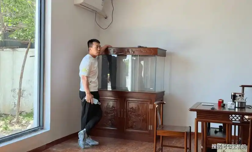 鱼缸摆放的禁忌有哪些?—潍坊王易明_进行_风水_办公桌