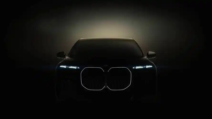 宝马将告别"天使眼时代"?全新x7官图泄露,配眯眯眼 大鼻孔