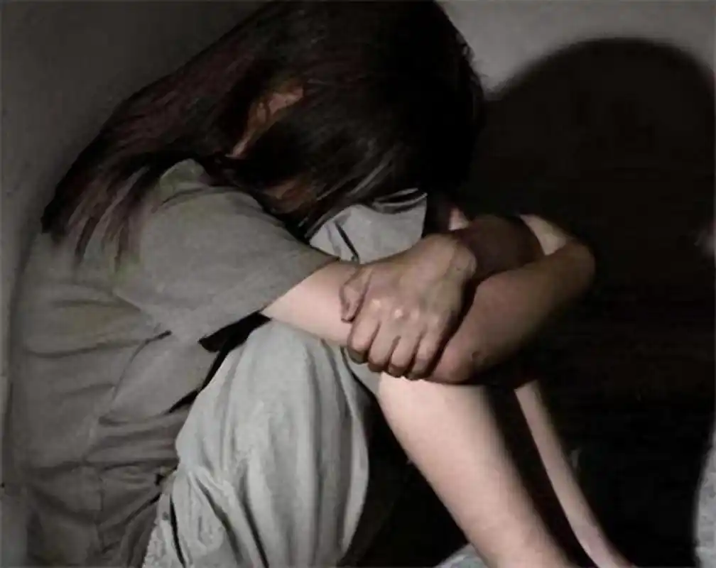 在我确诊抑郁症之前,压抑的状态持续了2-3周.早上开始莫名其妙的哭.