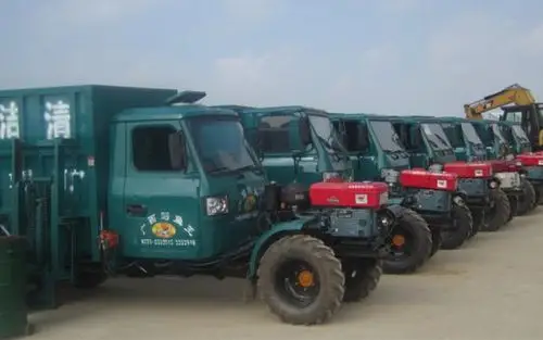 拖拉机同时还设置有前置四驱设定,在底盘上采用前后非独立硬轴式悬挂