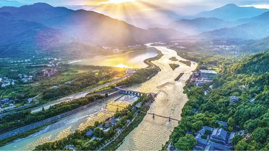 都江堰,一座让你充满惊喜的三遗之城