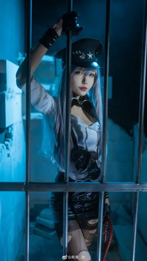 碧蓝航线#甘古特 坚定的执行者cos出镜:我@纱希只喝快乐水摄影:@洛洛