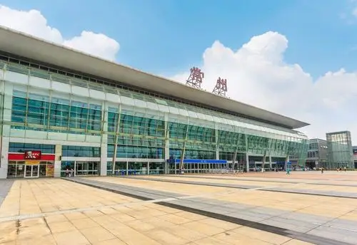 8月25日,我们跟随支队常州火车站北广场巡逻民警小周,用镜头记录下