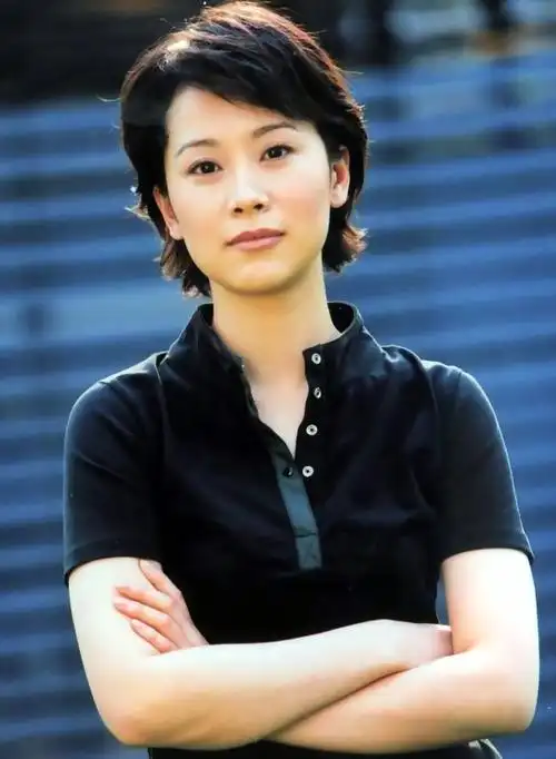 海清,本名黄怡,1997年考上北京电影学院.