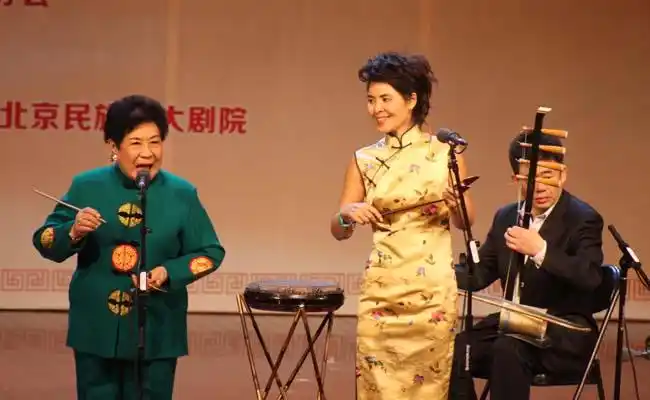 08 马增蕙,钟声表演西河大鼓《玲珑塔》.jpg