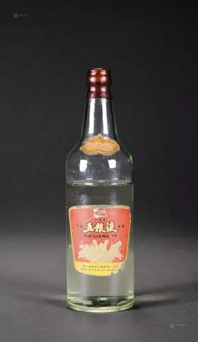 老友聊起老故事五粮液唱响年代的歌