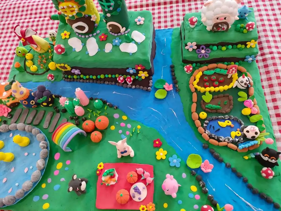 学前教育超轻粘土小组作品 作品主题:开心农场制作材料:超轻黏土,kt板