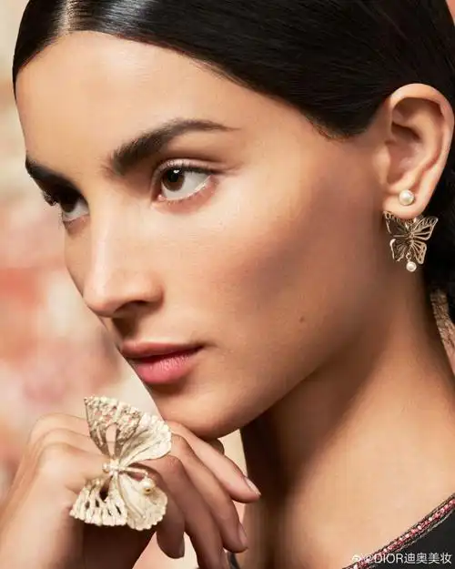 由dior迪奥女装创意总监玛丽亚61嘉茜娅61蔻丽(maria grazia