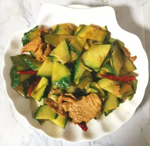 黄瓜炒肉片