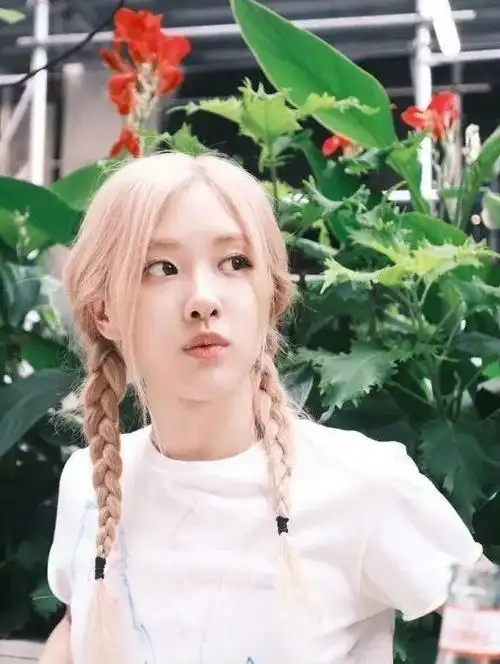 染了秦岚同款浅金发皮肤亮了几个度