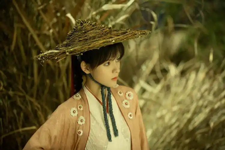 张予曦玲珑古装造型剧照图片46