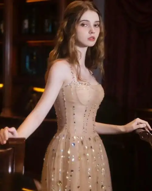 香槟色晚礼服女小众轻奢高端宴会气质主持人高级感年会晚宴礼服裙