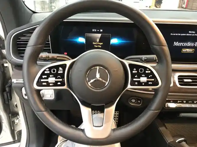 2020款奔驰gls450到货,看中控12.3英寸大屏,给个不喜欢的理由