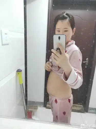 不知道为什么怀孕不到1个半月这肚子那么大