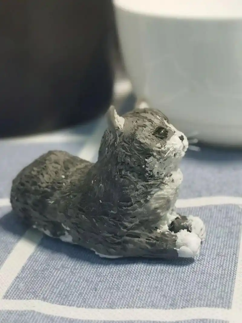 超轻粘土小猫咪 16615 先用超轻黏土捏出来一个素坯26615调好