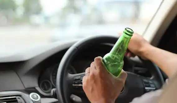 一杯红酒多久能开车 最少4-5小时以后(安全最重要)