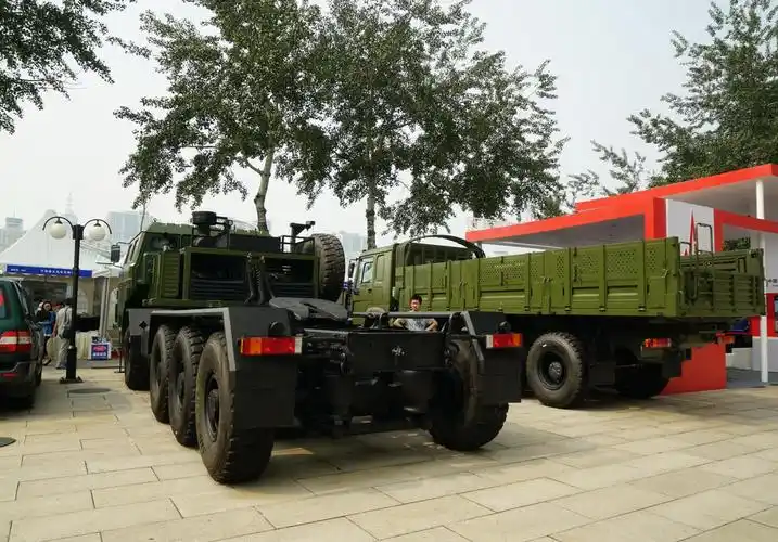 宋楠解读多款解放军第三代通用军车