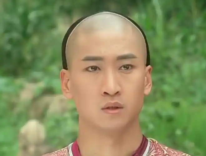 还珠:尔康心慌意乱担心和紫薇未来,尔泰的提醒让他恢复正常