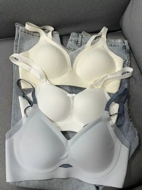 的无痕内衣,满满高级感,隐形还不闷73图26615小胸聚拢型显大