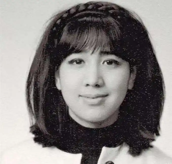 何超英替家族联姻,为何死后父亲却不肯出席葬礼,还墓碑都没有